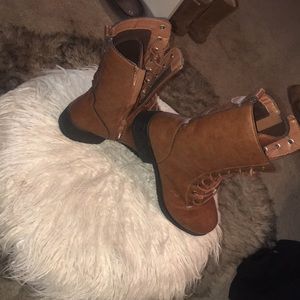 Rouge military boots